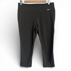 Nike Women’s Dark Grey Cotton/Spandex 3/4”Leggings